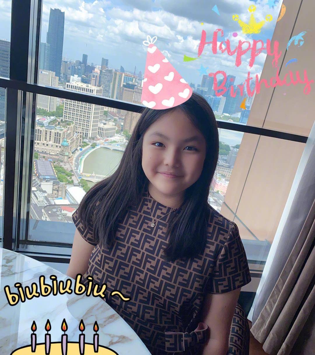 李湘与王岳伦共同庆祝王诗龄15岁生日，家庭温馨瞬间与成长印记