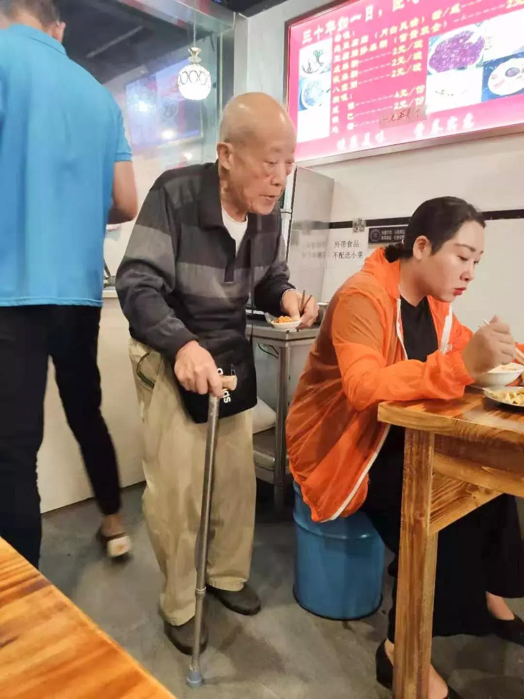AI是否成为今年诺贝尔奖最大赢家？探寻小巷神秘特色小店揭秘