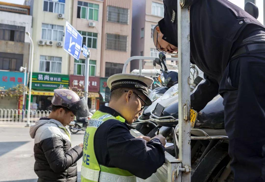 男子市区飙车遭刑事强制措施，事件背景、影响与地位全解析