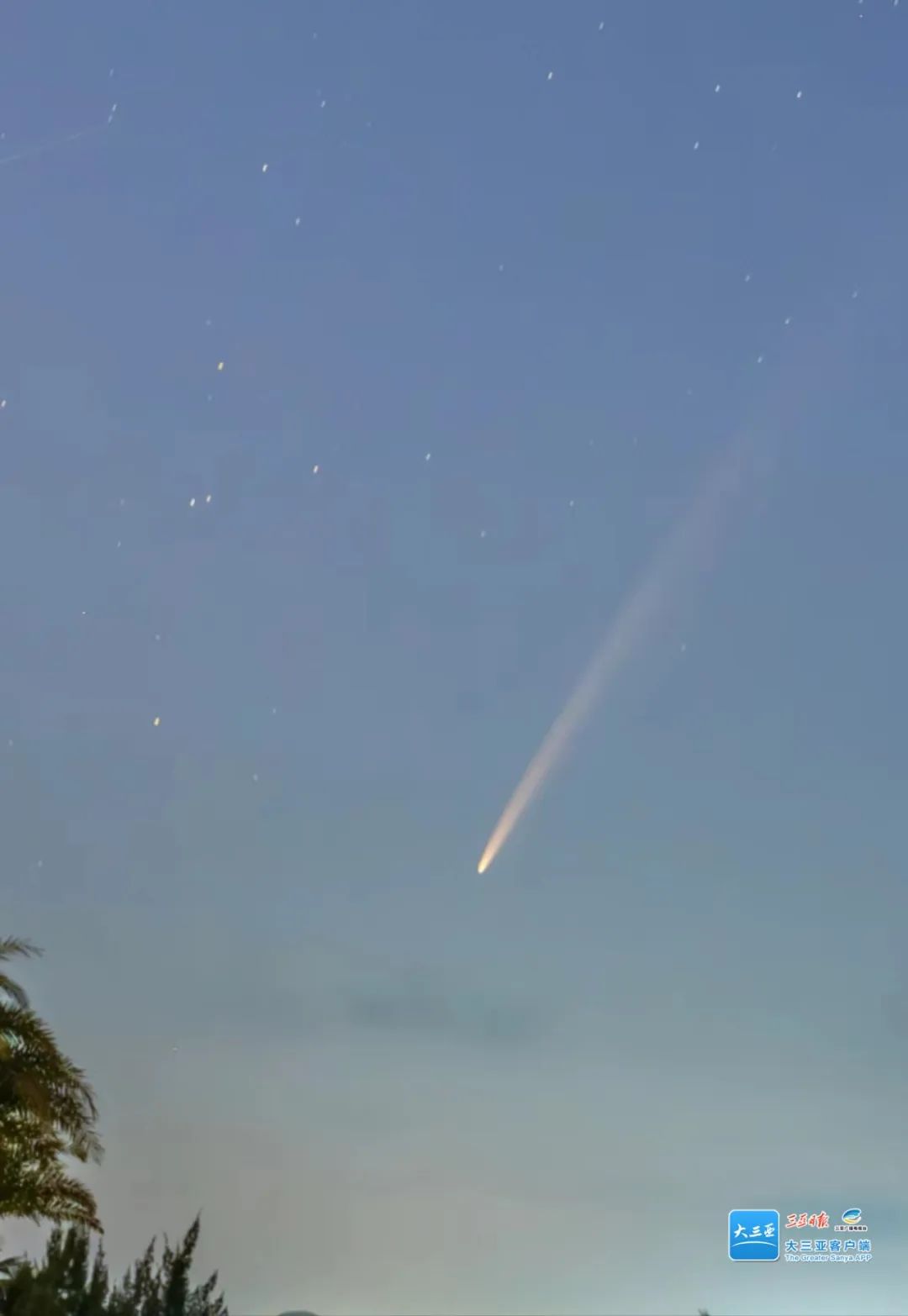 日落彗星闪耀，秘密小店与小巷的神秘之夜