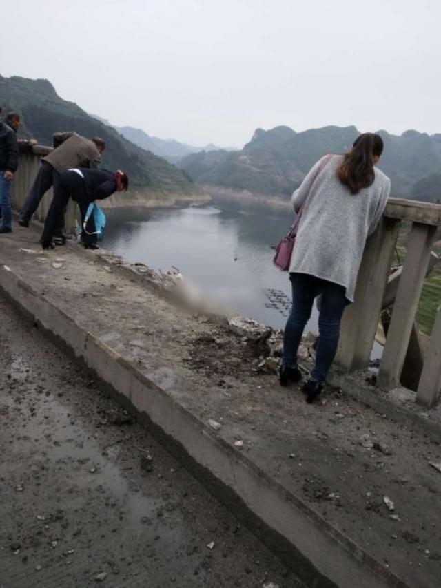 车辆坠河事故致6人失联，情侣生死考验，领证之路的未知命运