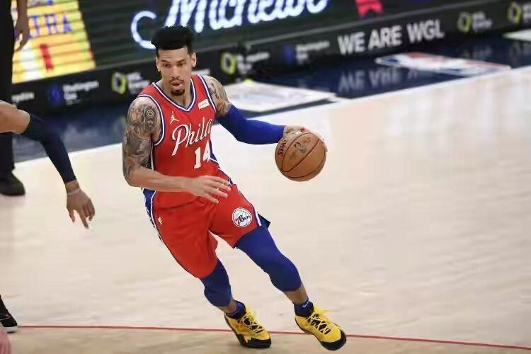 NBA传奇射手丹尼格林宣布退役，传奇射手告别篮球赛场