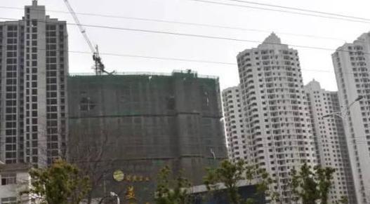 烂尾楼业主诉西宁房管局索赔遭遇挫折，小巷特色小店引探寻之路