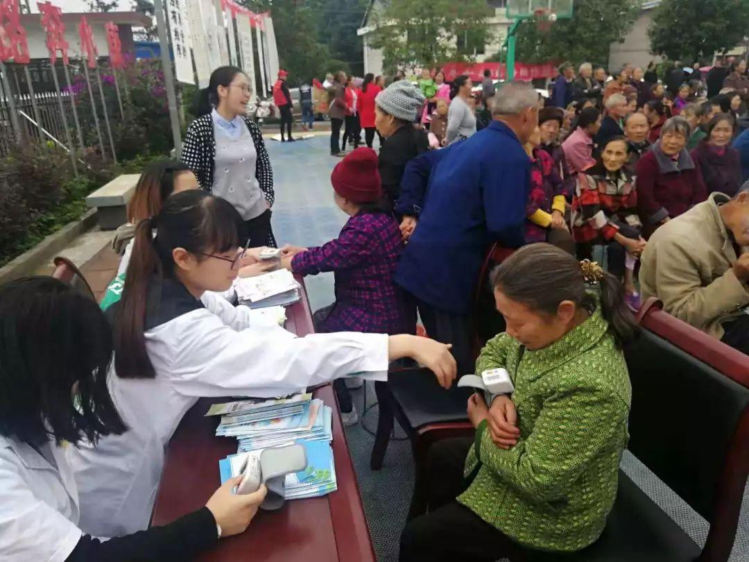 关爱老人，重阳节之外的无尽关怀