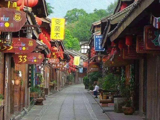 最新税法下的独特小巷探秘，偶遇特色小店的奇遇