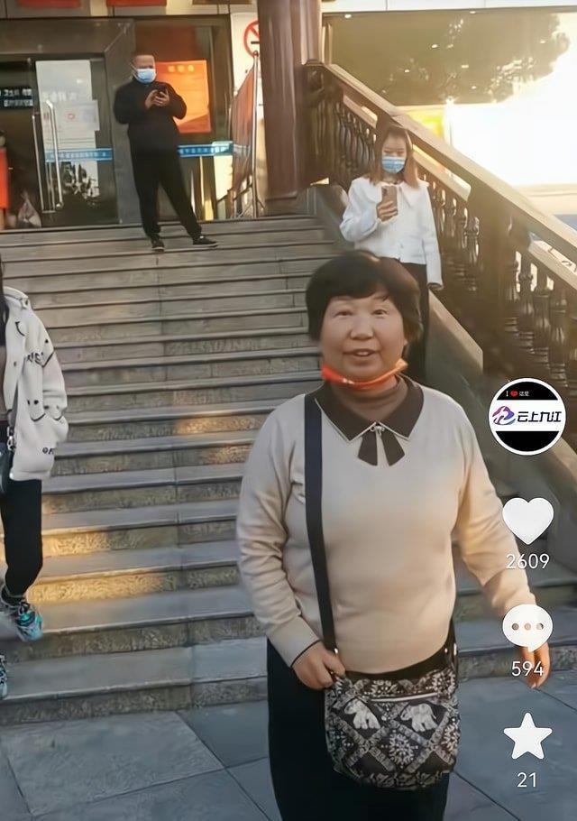 杜新枝最新日常，城市中的温馨瞬间