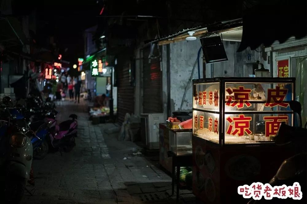 巷弄深处的特色小店探秘，最新午夜美食之旅