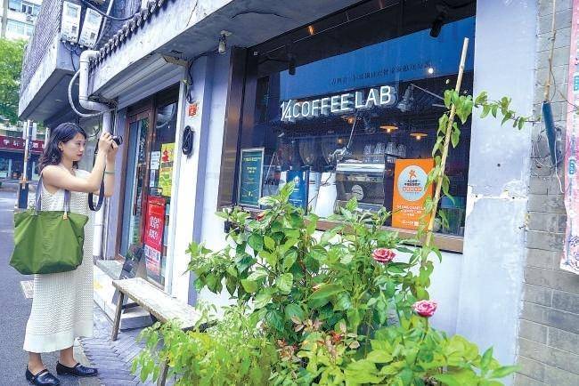 最新骂人网络流行语及其探秘，小巷特色小店的秘密