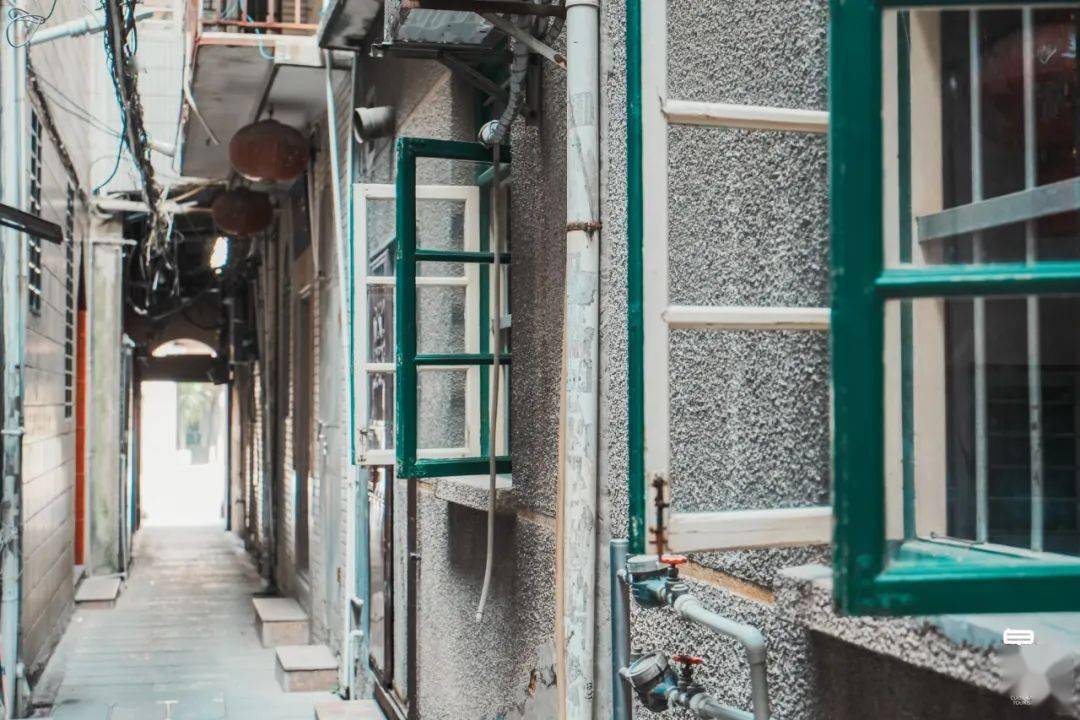 正宇集团最新动态，小巷中的独特风景