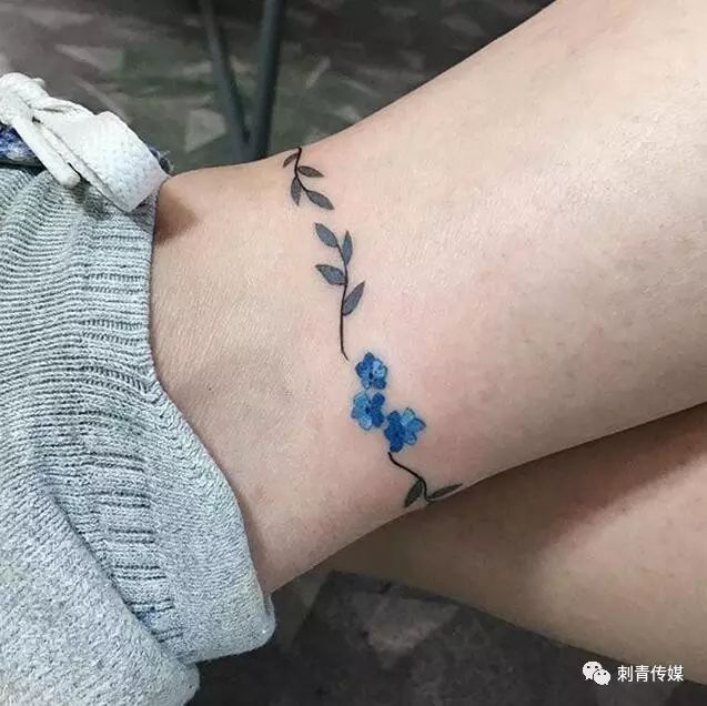 时尚潮流中的独特表达，最新脚链纹身风采