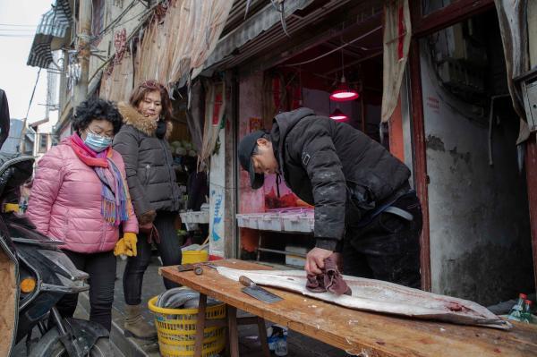 探访小巷独特小店，美食与美女惊喜并存！