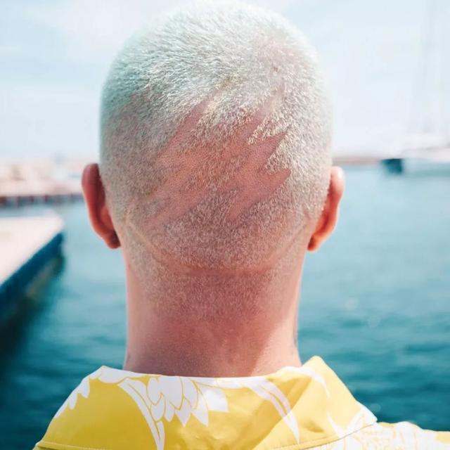 Justin Bieber新寸头造型，潮流引领者的时代印记