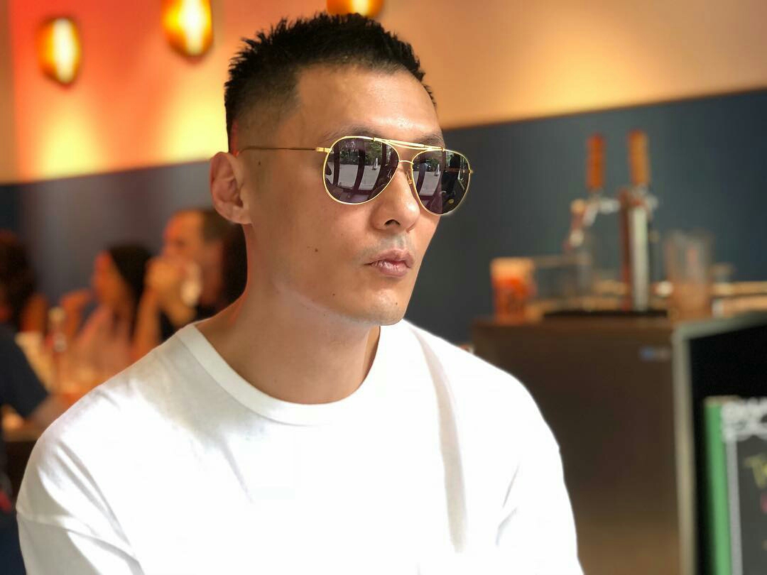 余文乐最新Ins照片展现时尚魅力不减当年风采