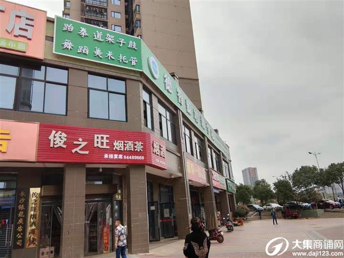 望城黄金地段门面火热出租，商业机遇不容错过
