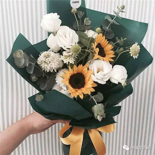 鲜花包装纸创新与传统交融之美，最新时尚潮流回顾