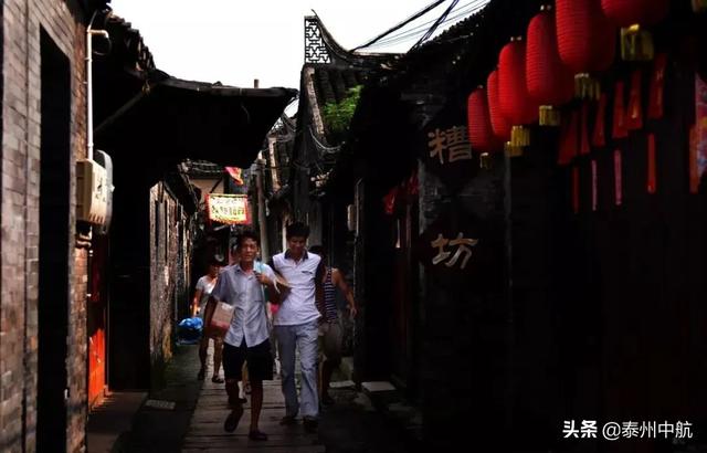慧职教最新版，小巷中的隐藏宝藏，探索特色小店的奇妙之旅