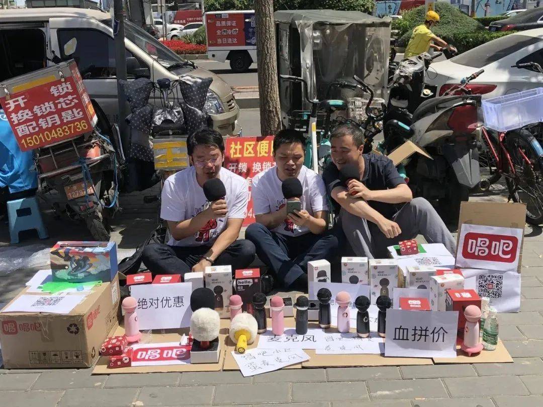 最新地摊行业高科技产品，智能多功能便捷摆摊盒亮相街头