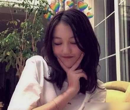 李嫣社交新照展现自信与成就感，励志故事背后的成长之路