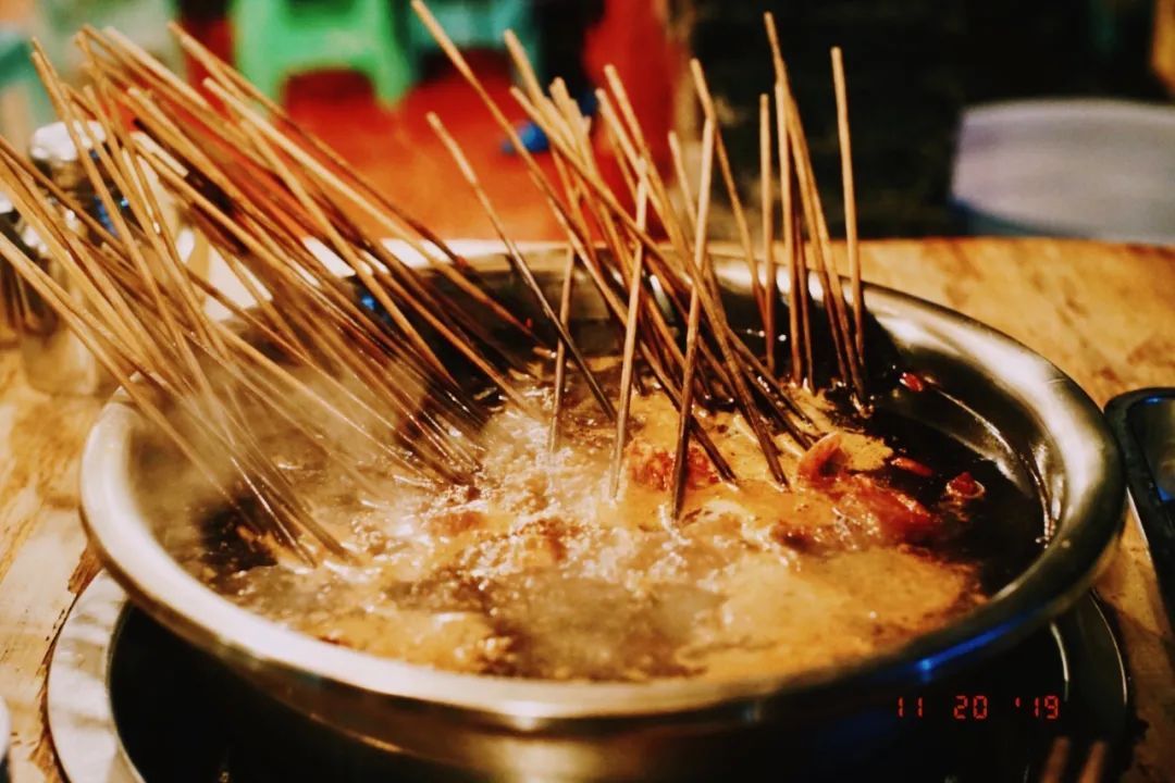 大香萑网最新，小巷里的秘密美食天堂