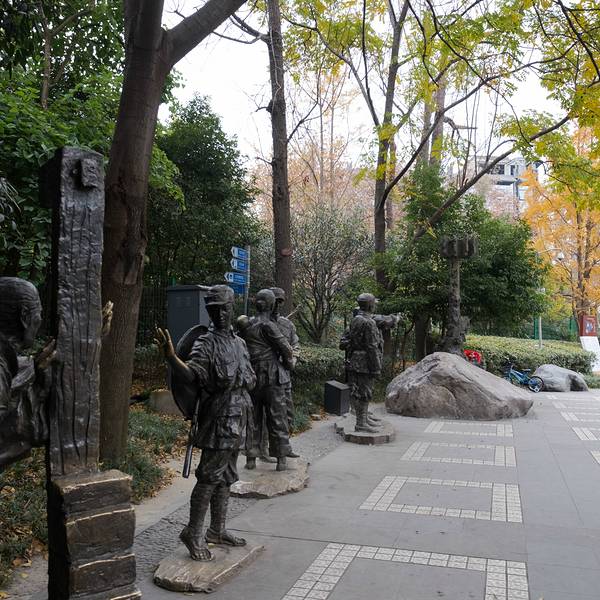 郑州人民公园深处绿意与特色小店惊喜探访记