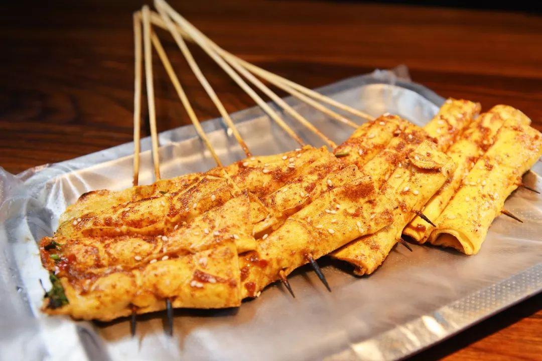 探访小巷中的隐藏美食天堂，最新美食版探访记