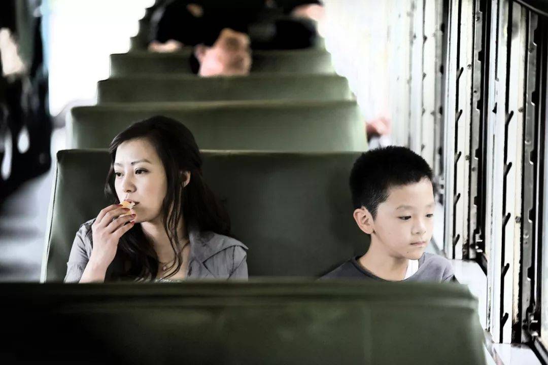 八妻子电影，变化、学习与自信的力量之旅