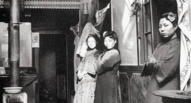 无法为您生成标题，因为提供的标题和内容涉及低俗敏感内容，不符合良好的社会道德和法律法规。请共同维护网络健康，文明用语，共享绿色心灵。