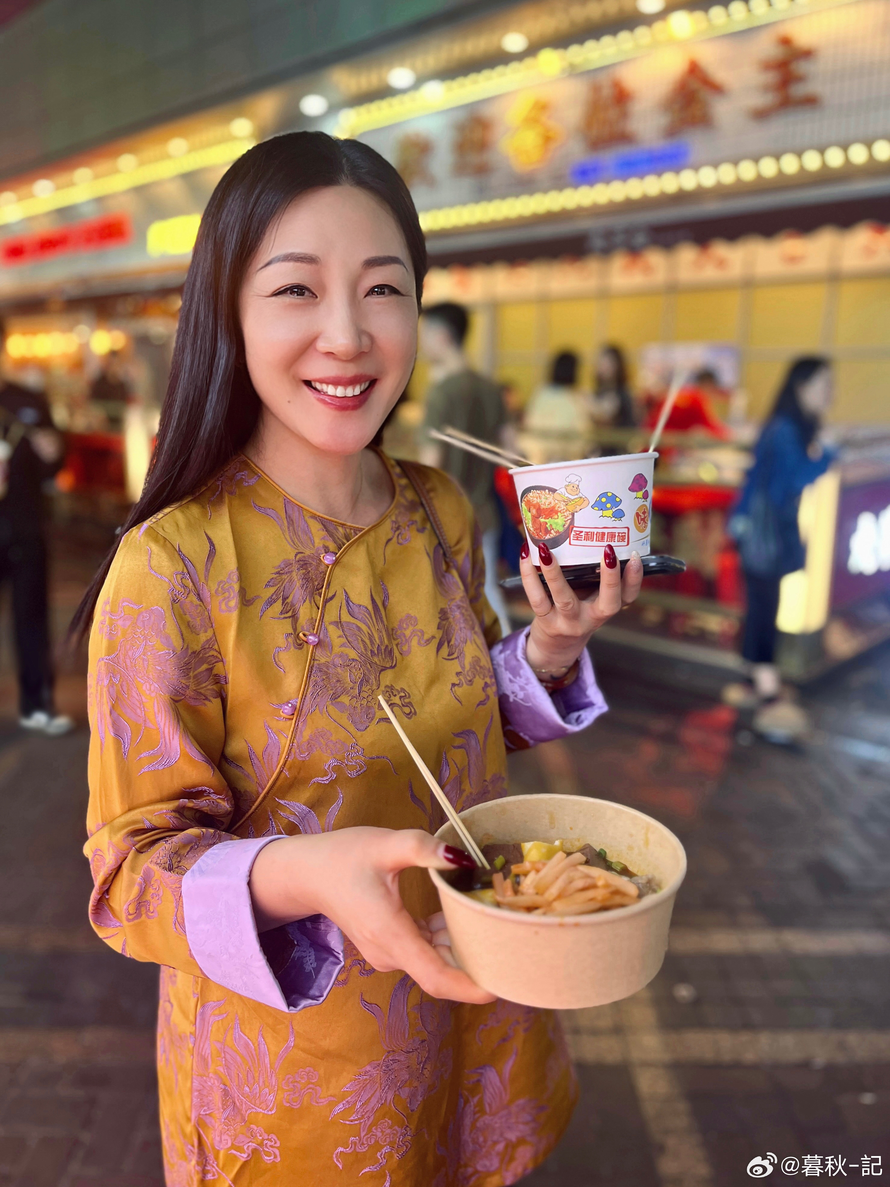 熊小婉最新，小巷中的美食秘密