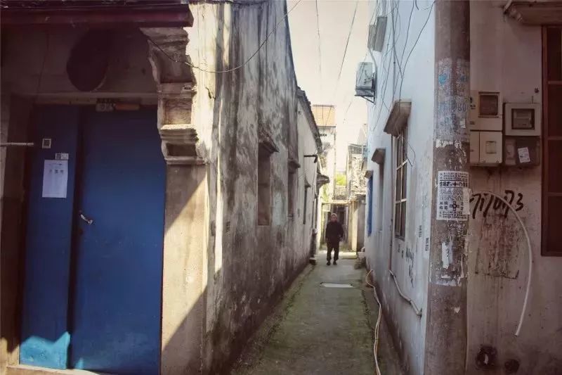 最新疫情社保背景下的小巷奇遇记