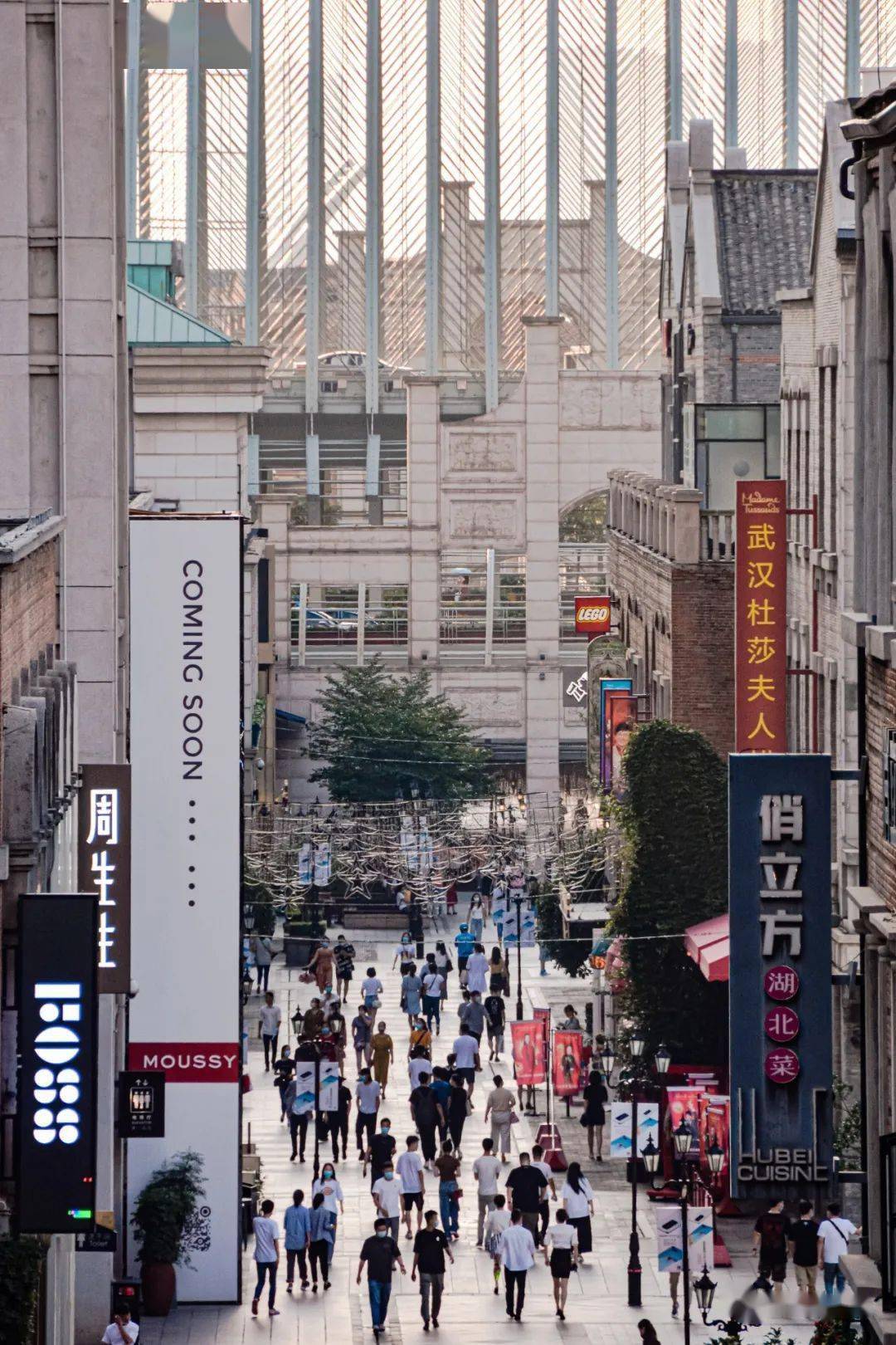 武汉街头探索之旅，领略江城魅力的一步之旅