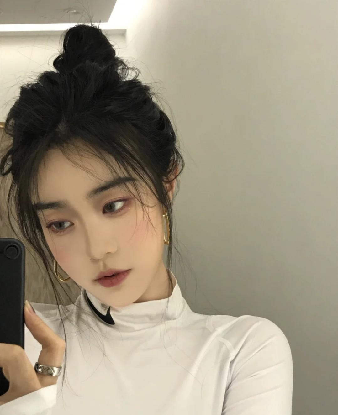 最新女头型时尚造型指南，打造流行趋势下的详细步骤指南