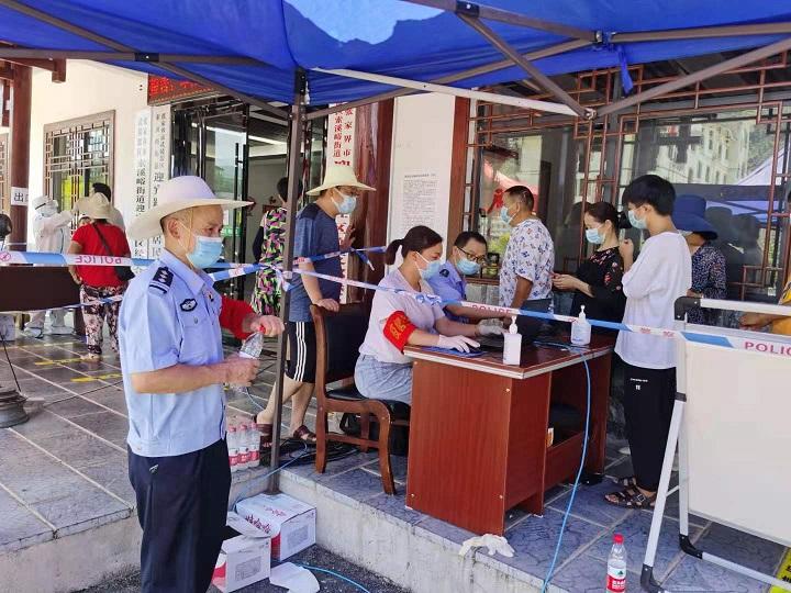 上海最新确诊情况与小城的温馨抗疫日常
