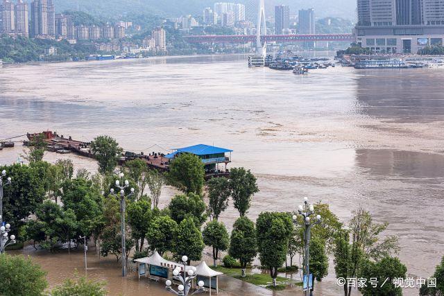 重庆洪峰壮丽景象与民众坚韧并行，最新报道纪实