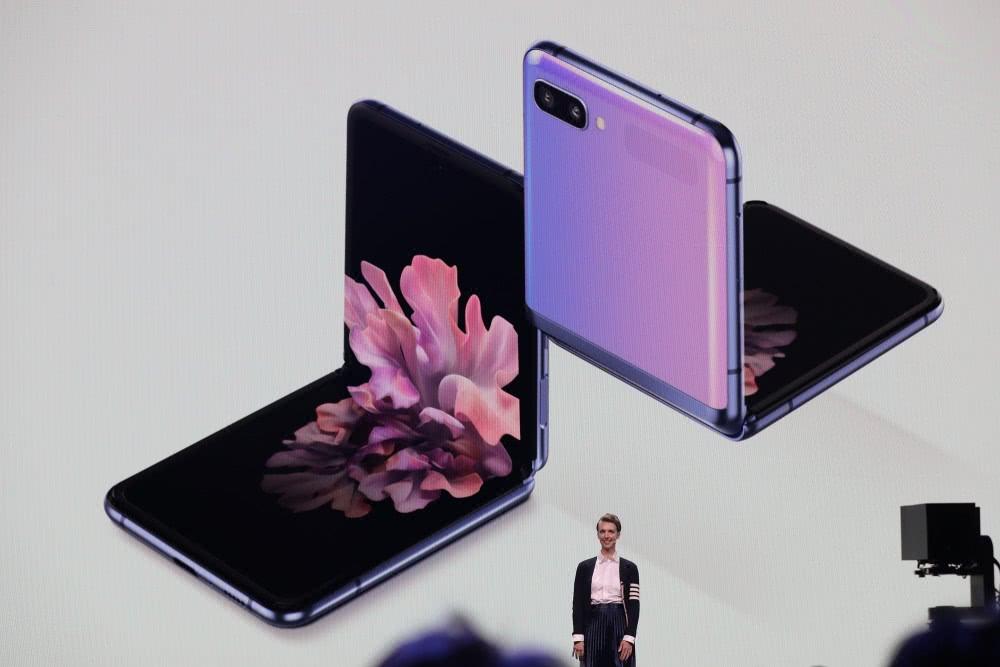 三星最新翻盖手机，揭示变化、自信与成就背后的故事