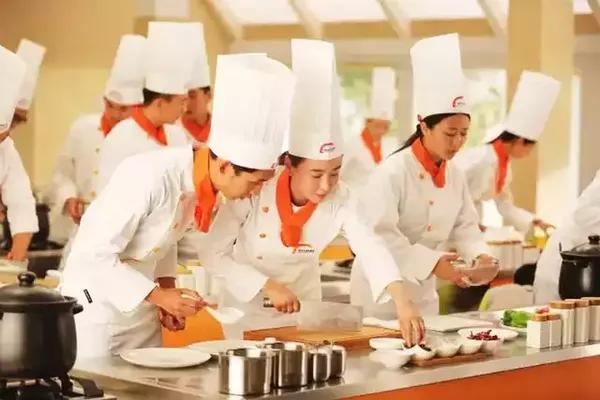 科技重塑烹饪艺术，未来智能厨师招聘启事