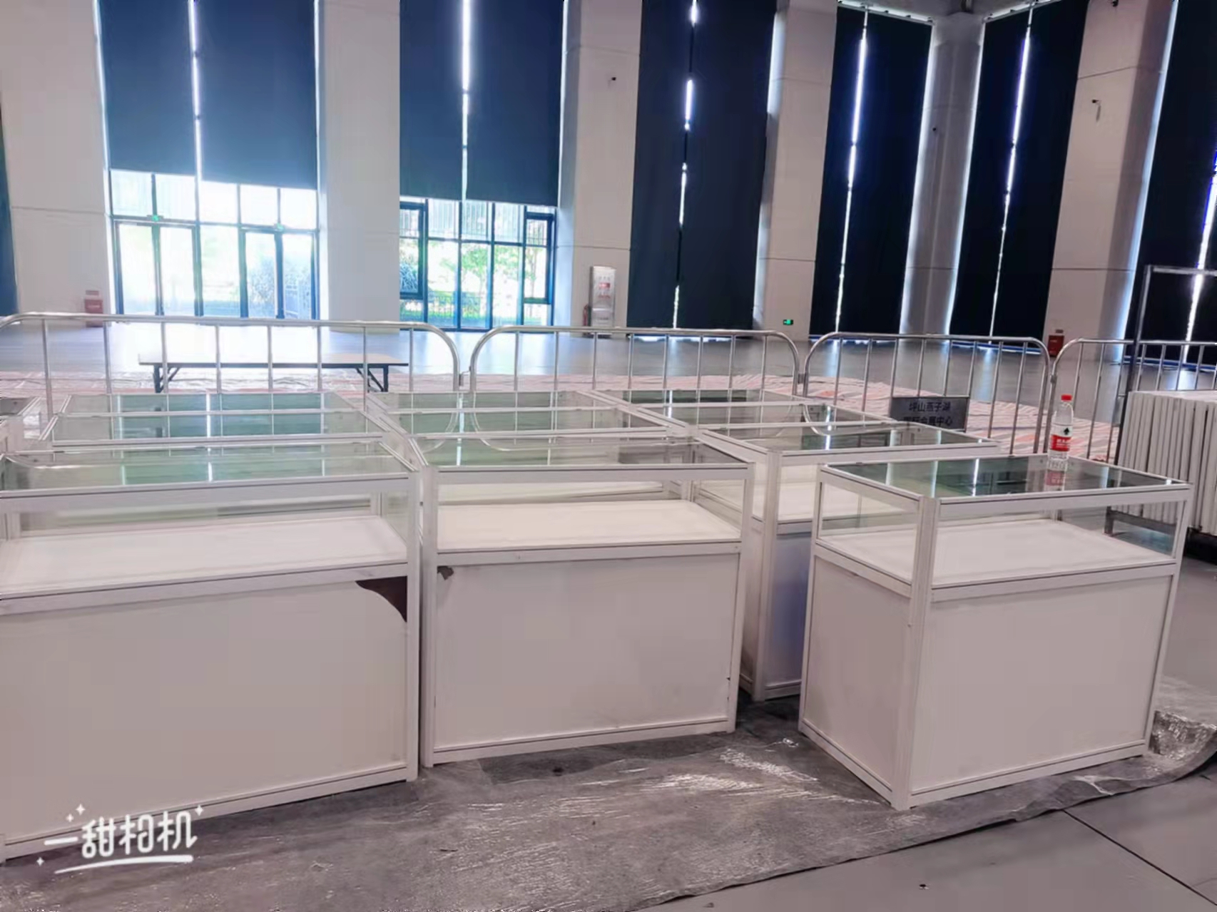最新展柜厂招工信息，招募精英加入！