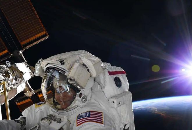 美国最新太空服，科技巅峰的宇宙探索装备