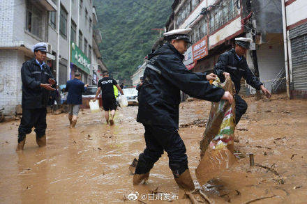 陇南灾情最新报道，雨后彩虹下的坚韧之心