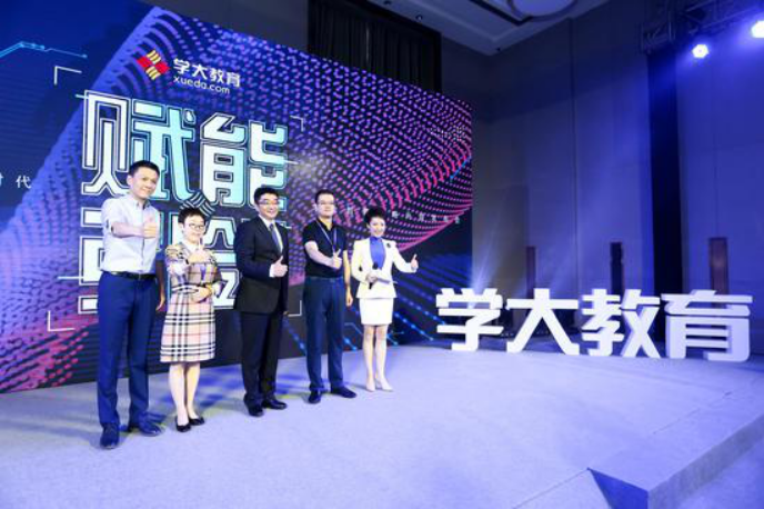 政治最新版教材，科技重塑学习体验，开启智慧时代新篇章