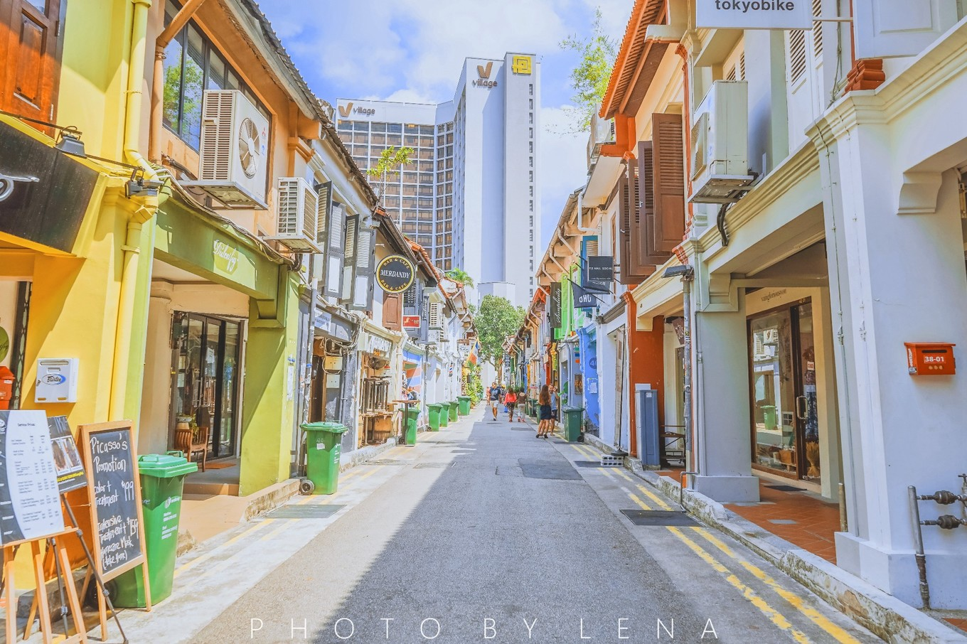 严跃进最新观点，房价背后的故事与小巷深处的特色小店探讨