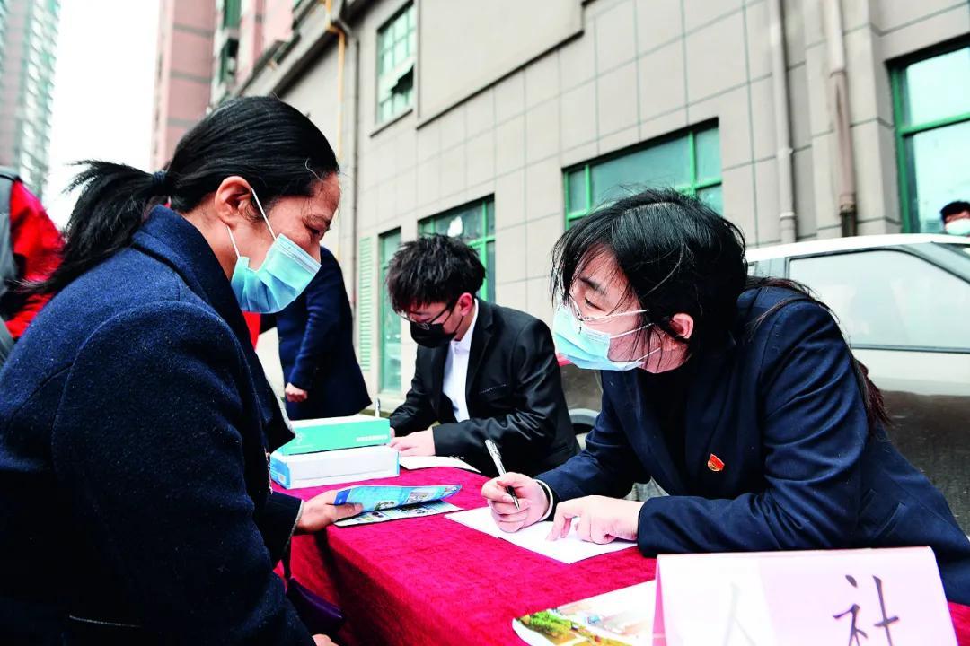 安徽颍上疫情突发，抗击与温暖并行