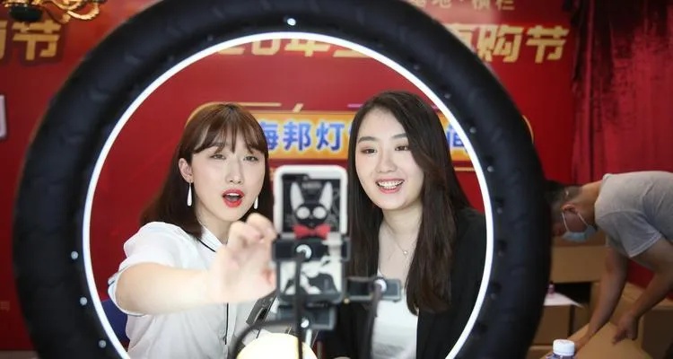 抖音直播间最新风潮，自信与成长的旋律展现风采