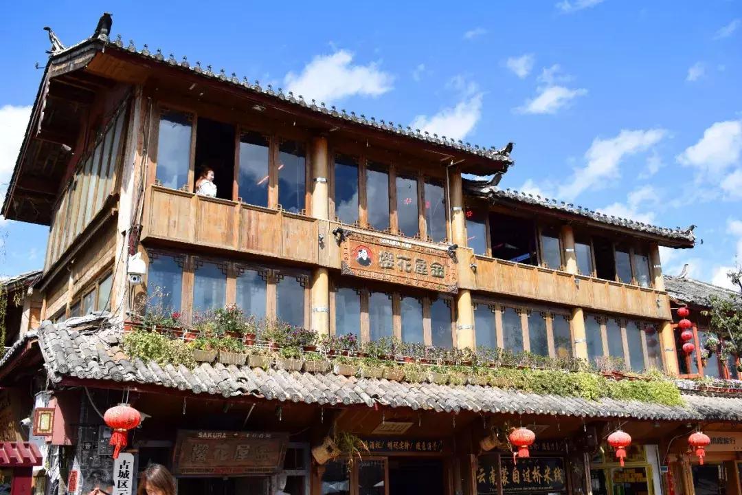 美国疫情最新确诊病例，背后的故事与小巷中的独特邂逅