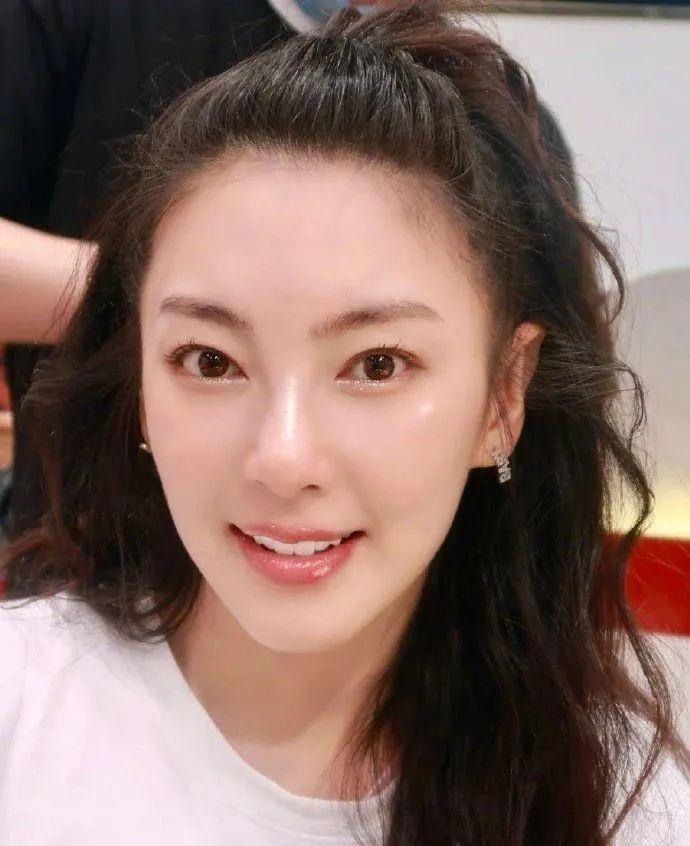 明星妆容细节展现惊艳之美
