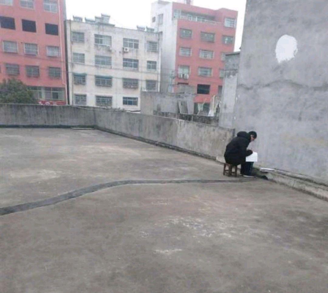 探寻30小挖机价格的励志故事，价格背后的故事与奋斗之路