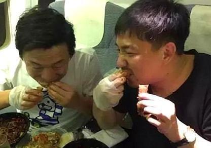 黄渤最新作品揭秘小巷中的美食秘境，一家特色小店的独特风味