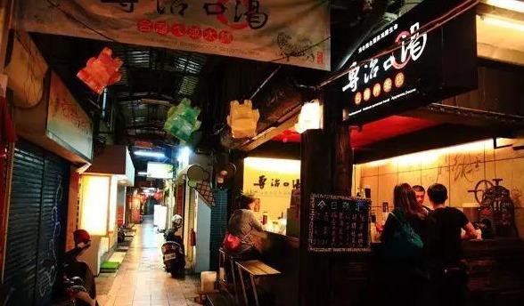 倒霉熊最新篇章，巷弄神秘美食探险之旅