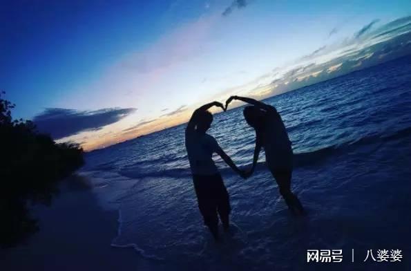 明星情侣的恩爱之旅，心灵与自然的完美融合
