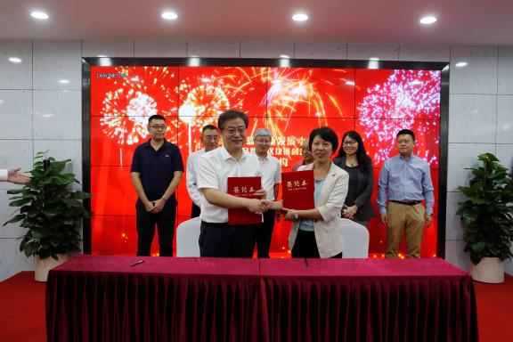 南京文交所科技新品亮相，开启前所未有的数字生活体验！