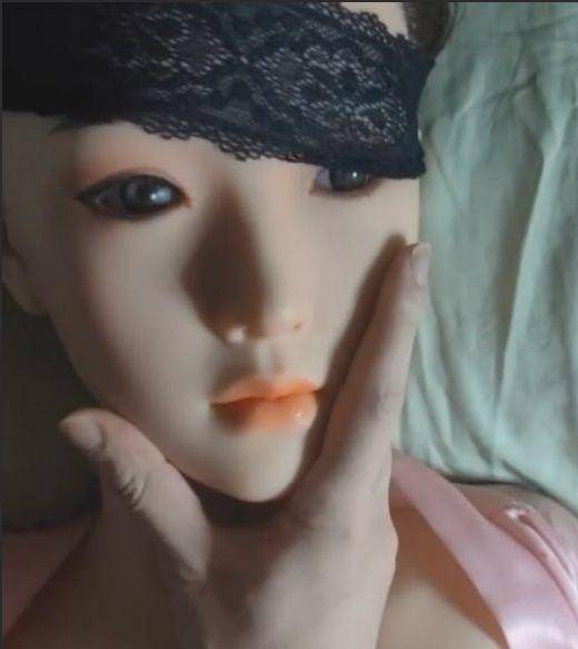 最新充气仿真娃娃，小巷中的神秘宝藏探索